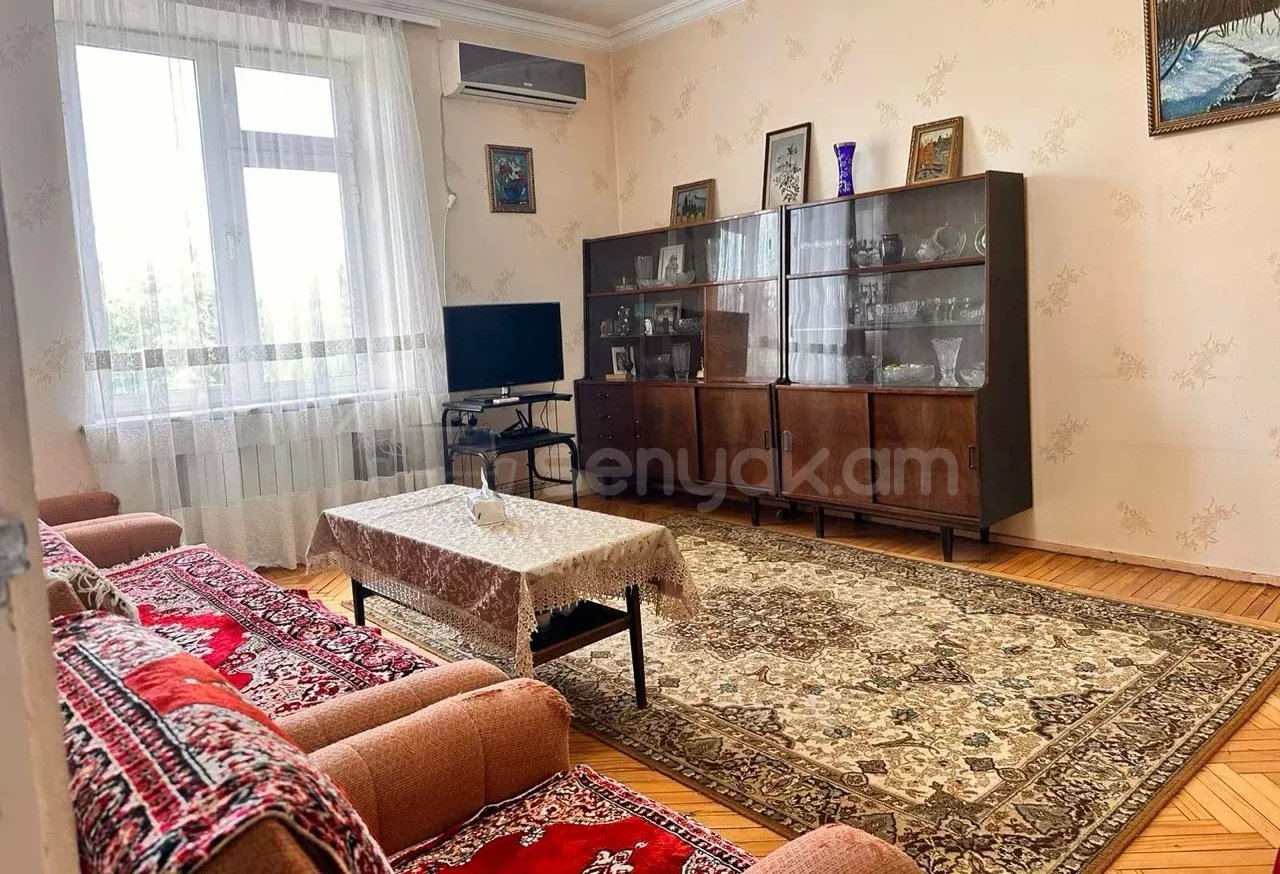 1 Սենյականոց Բնակարան Քարե Շենքում, 48քմ, 4/5 հարկ, Կապիտալ Վերանորոգված, Կահավորված