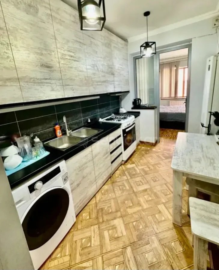 2 Սենյականոց Բնակարան Քարե Շենքում, 47քմ, 4/4 հարկ, Կապիտալ Վերանորոգված