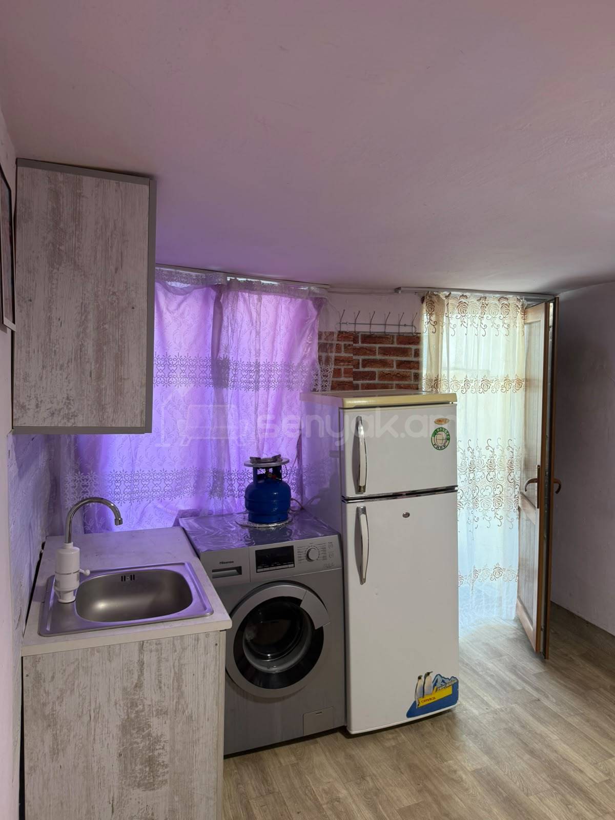 1 Սենյականոց Բնակարան Քարե Շենքում, 30քմ, 1/2 հարկ, Կապիտալ Վերանորոգված, Կահավորված, Արևկող