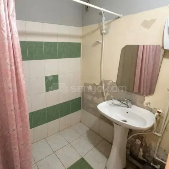 3 Սենյականոց Բնակարան, 80քմ, 9/9 հարկ, Պետական Վիճակում