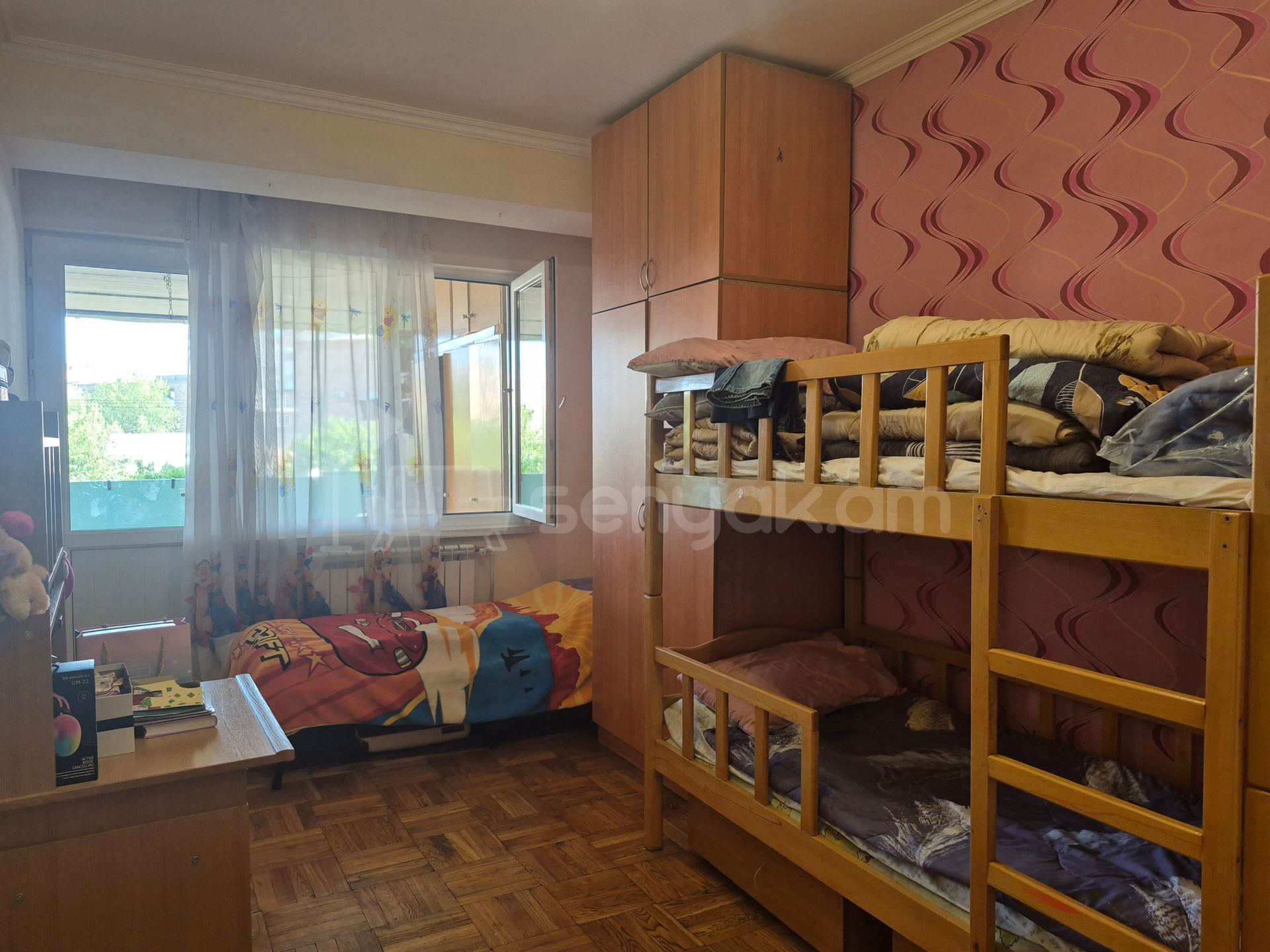 3 Սենյականոց Բնակարան Քարե Շենքում, 112քմ, 3/5 հարկ, Կապիտալ Վերանորոգված