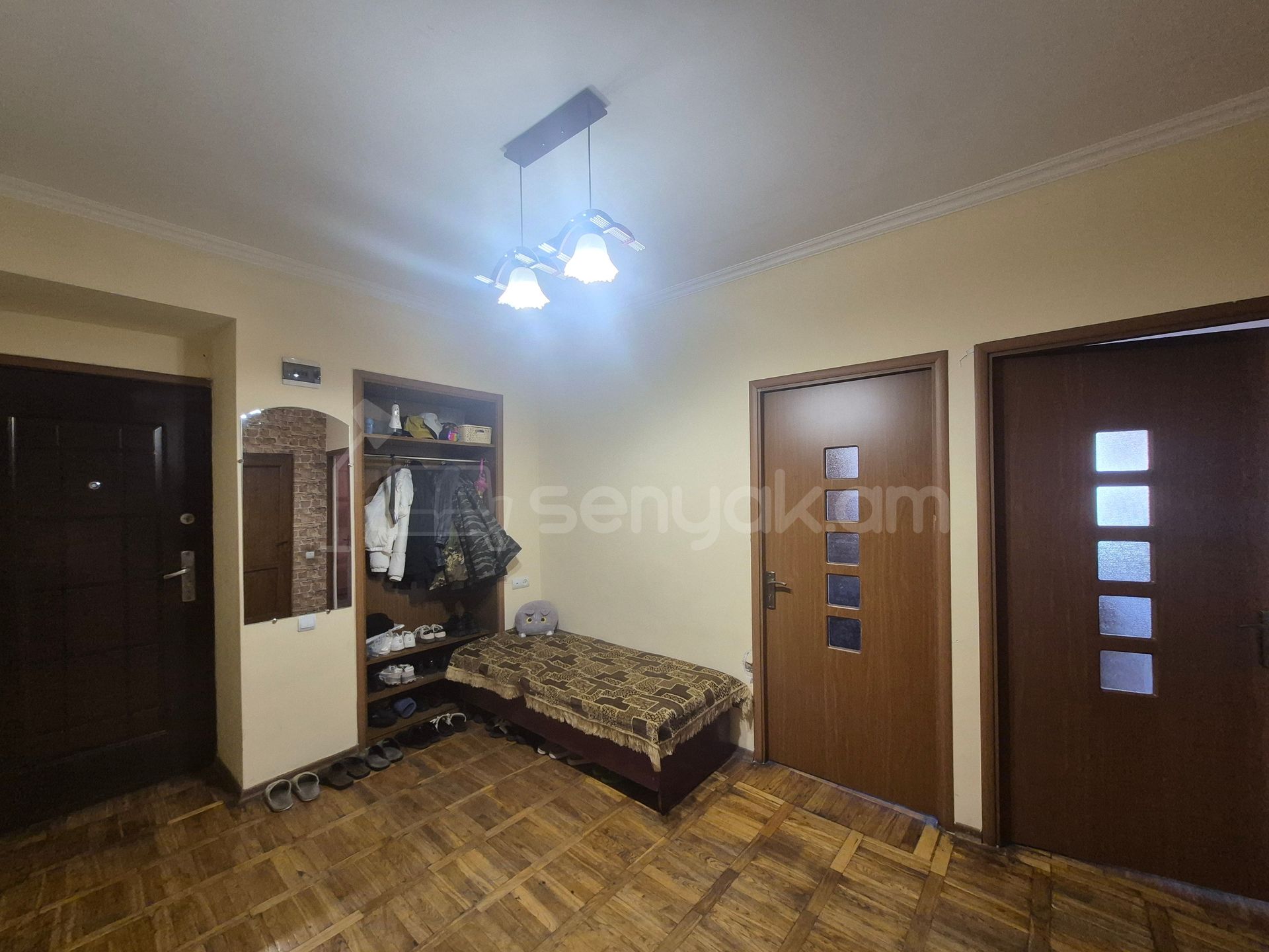 3 Սենյականոց Բնակարան Քարե Շենքում, 112քմ, 3/5 հարկ, Կապիտալ Վերանորոգված