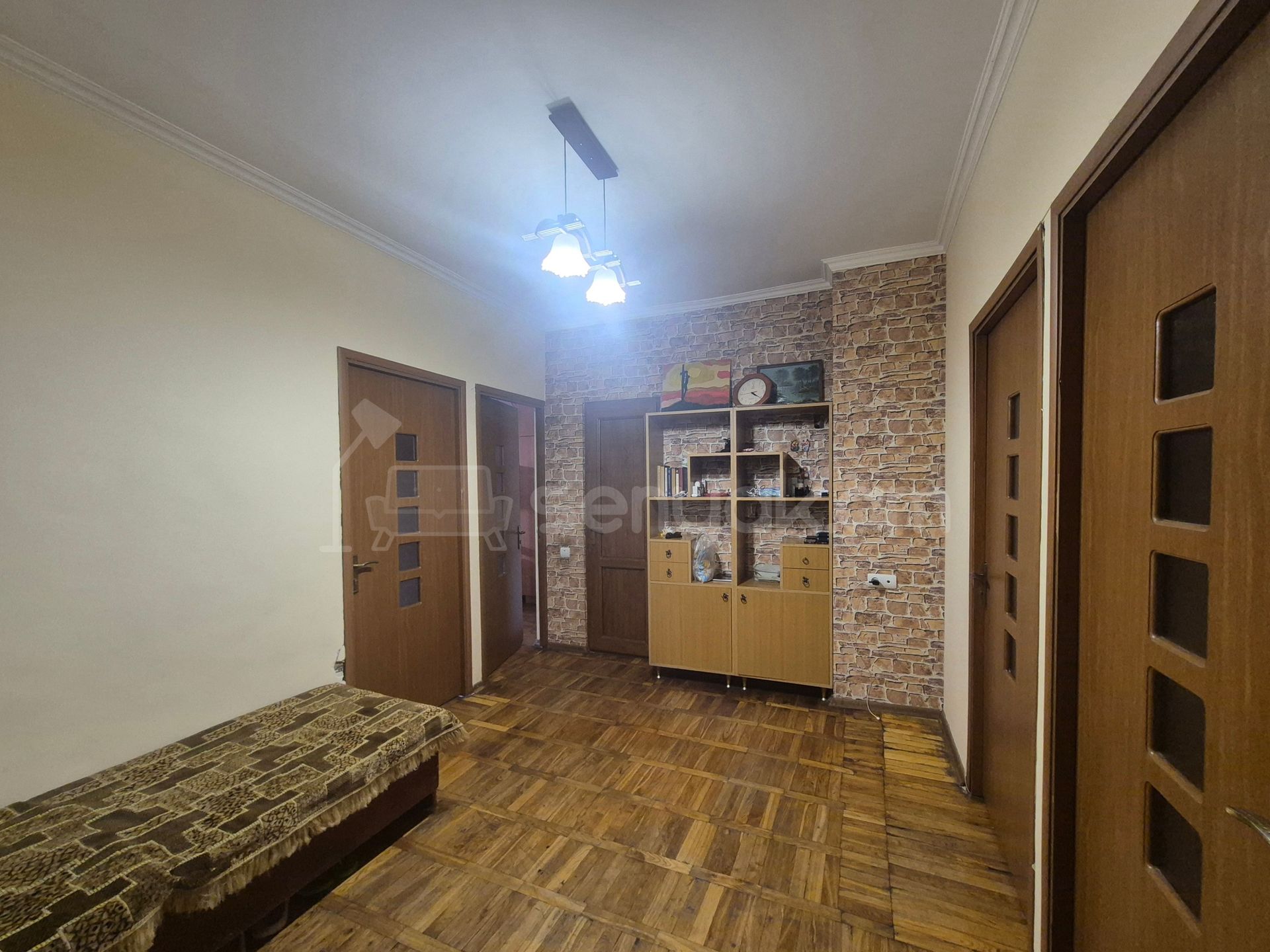 3 Սենյականոց Բնակարան Քարե Շենքում, 112քմ, 3/5 հարկ, Կապիտալ Վերանորոգված