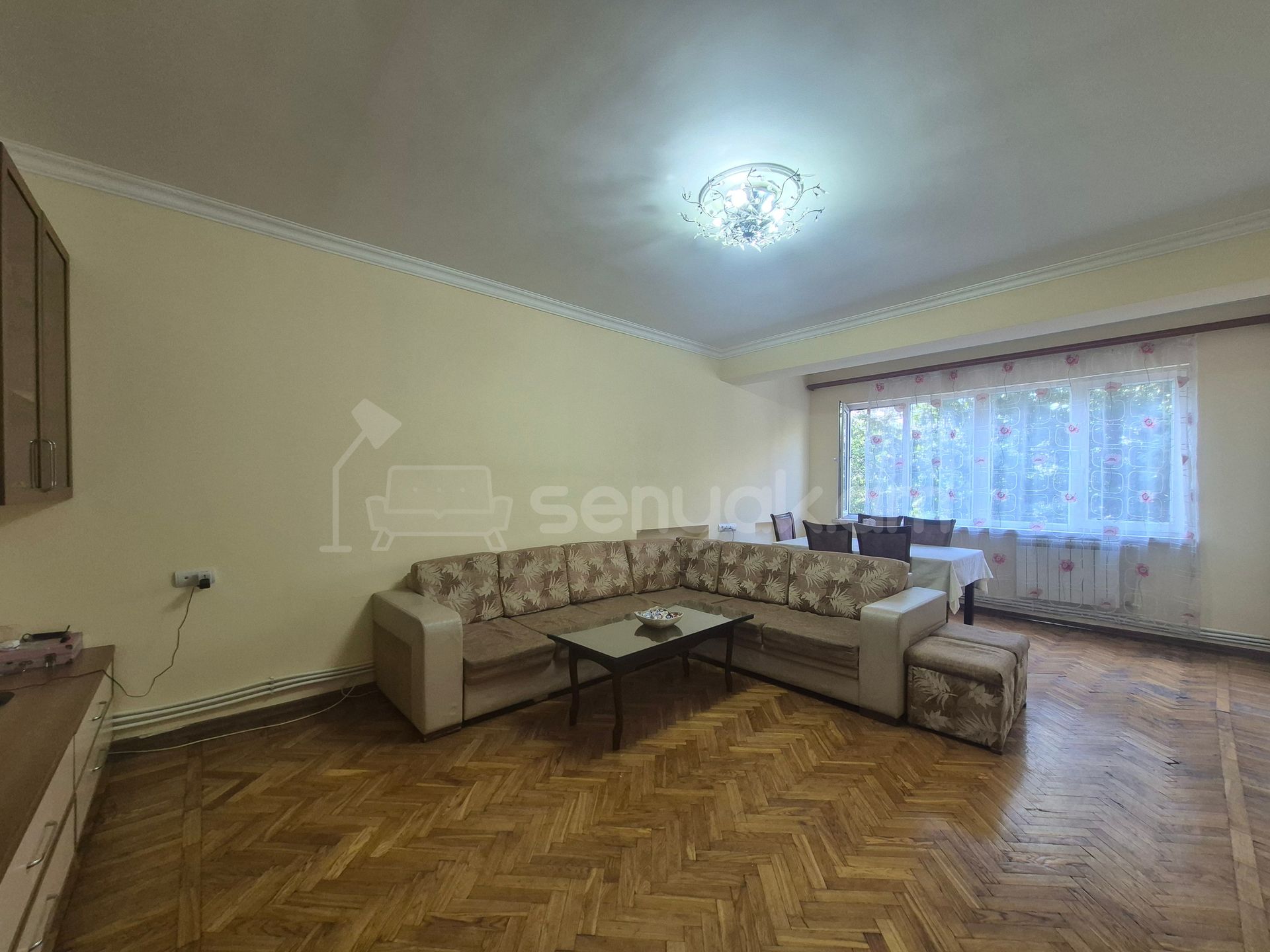 3 Սենյականոց Բնակարան Քարե Շենքում, 112քմ, 3/5 հարկ, Կապիտալ Վերանորոգված