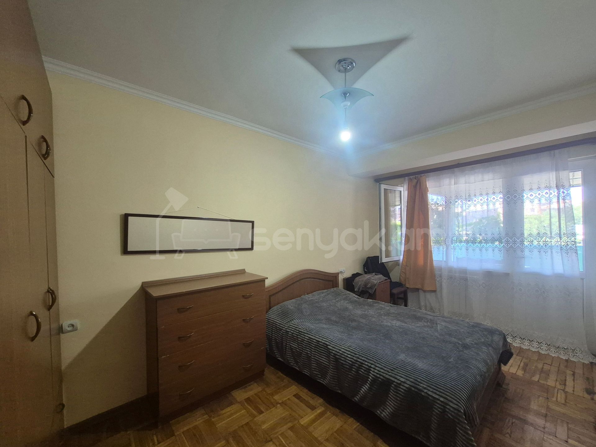 3 Սենյականոց Բնակարան Քարե Շենքում, 112քմ, 3/5 հարկ, Կապիտալ Վերանորոգված
