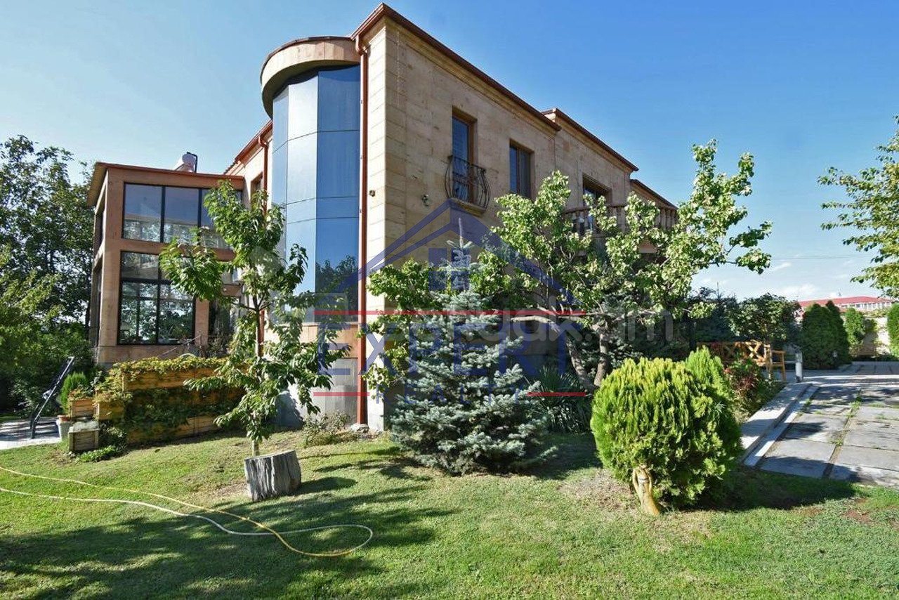 8 Սենյականոց Շքեղ Առանձնատուն, 775քմ, Ավտոտնակով