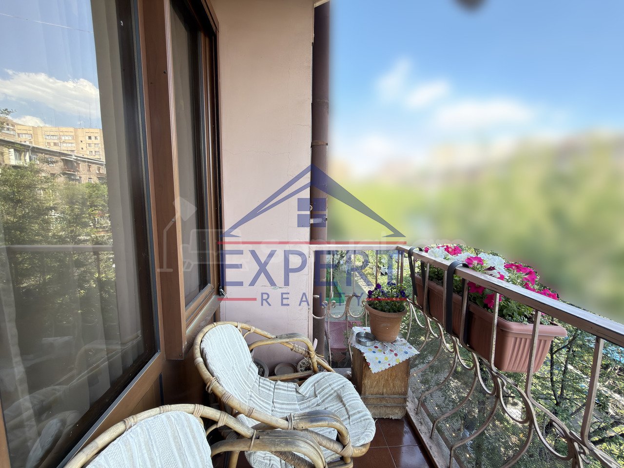 2 Սենյականոց Բնակարան Քարե Շենքում, 76քմ, 4/5 հարկ, Կապիտալ Վերանորոգված