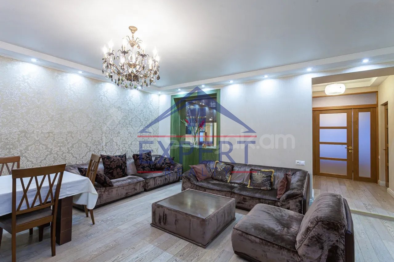 3 Սենյականոց Բնակարան Քարե Շենքում, 112քմ, 3/5 հարկ, Դիզայներական Վերանորոգված