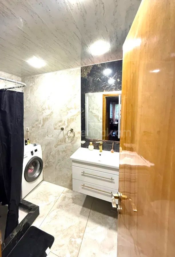 3 Սենյականոց Բնակարան Քարե Շենքում, 85քմ, 7/7 հարկ, Նորմալ Վիճակում, Կահավորված