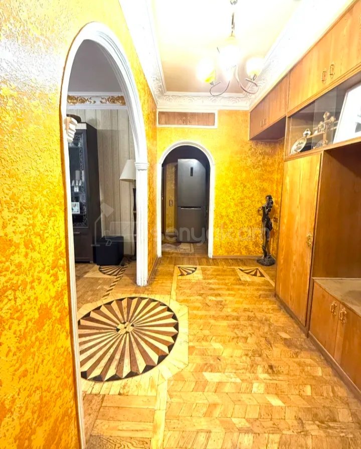 3 Սենյականոց Բնակարան Քարե Շենքում, 85քմ, 7/7 հարկ, Նորմալ Վիճակում, Կահավորված
