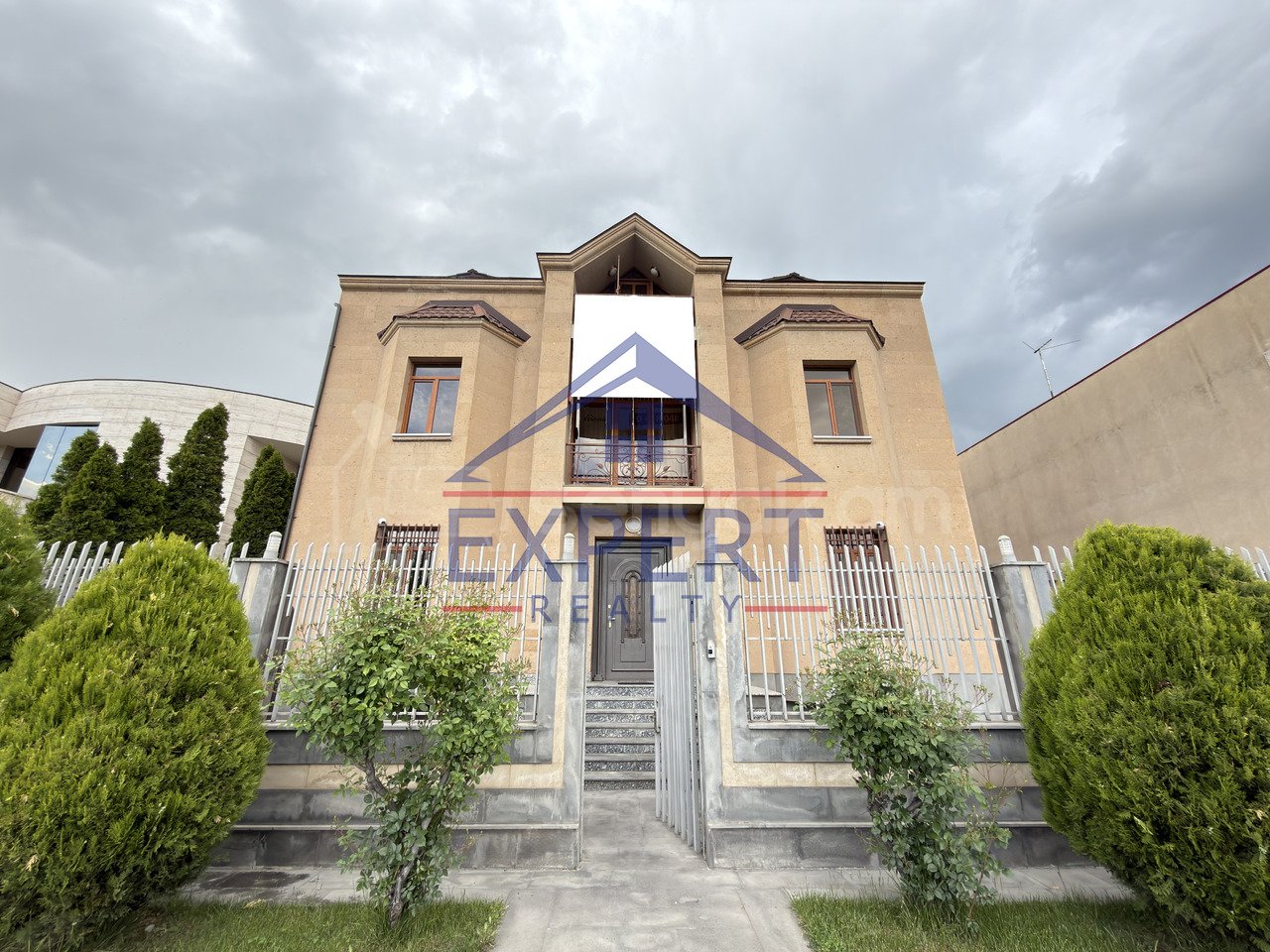 8 Սենյականոց Շքեղ Առանձնատուն, 722քմ, Լողավազանով, Ավտոտնակով