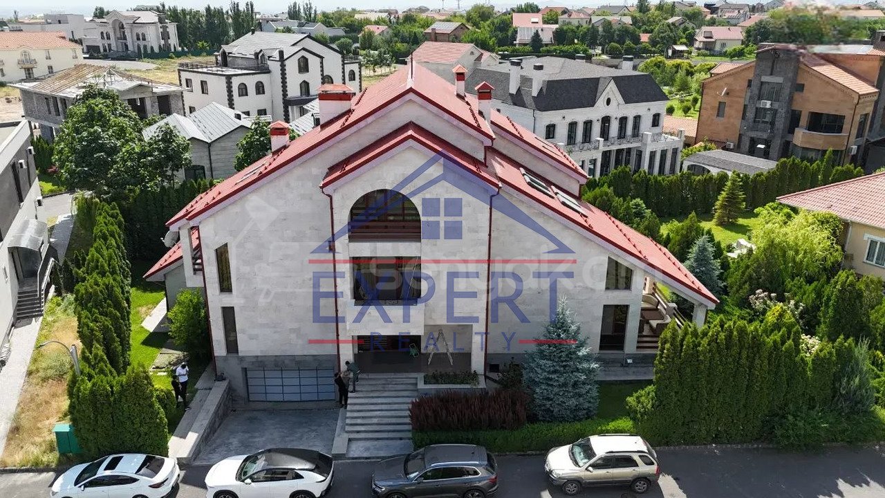 7 Սենյականոց Շքեղ Առանձնատուն, 750քմ, Կահավորված, Լողավազանով, Ավտոտնակով