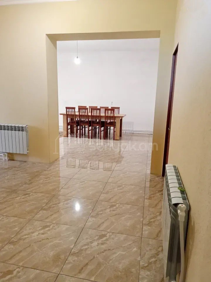 3 Սենյականոց Սեփական Տուն, 110քմ, Կոսմետիկ Վերանորոգված, Ավտոտնակով