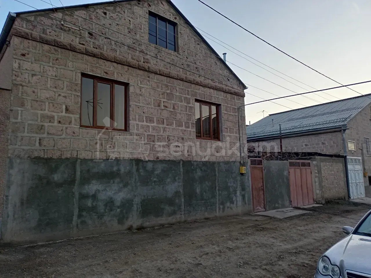 3 Սենյականոց Սեփական Տուն, 110քմ, Կոսմետիկ Վերանորոգված, Ավտոտնակով