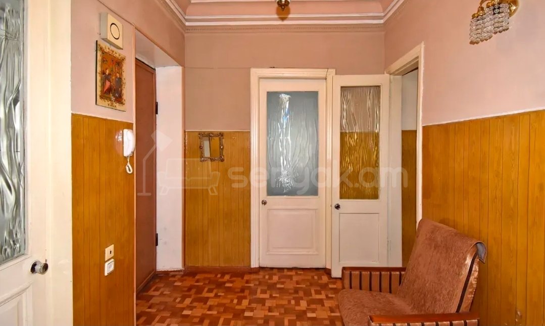 3 Սենյականոց Բնակարան Քարե Շենքում, 85քմ, 2/4 հարկ, Նորմալ Վիճակում