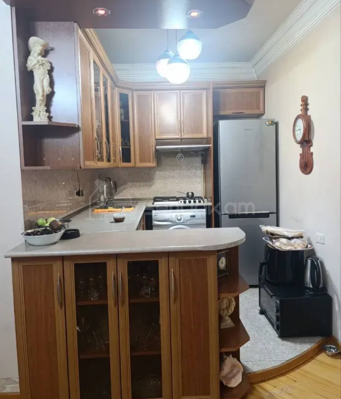 3 Սենյականոց Բնակարան Քարե Շենքում, 60քմ, 4/5 հարկ, Կապիտալ Վերանորոգված