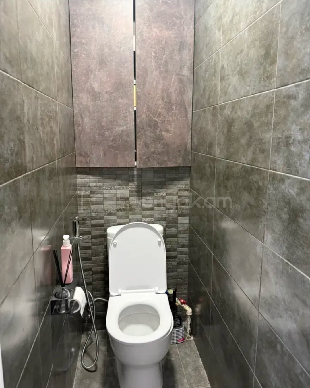 3 Սենյականոց Բնակարան Քարե Շենքում, 90քմ, 5/5 հարկ, Կապիտալ Վերանորոգված