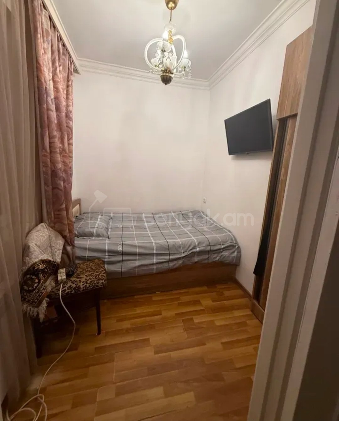 3 Սենյականոց Բնակարան Քարե Շենքում, 90քմ, 5/5 հարկ, Կապիտալ Վերանորոգված
