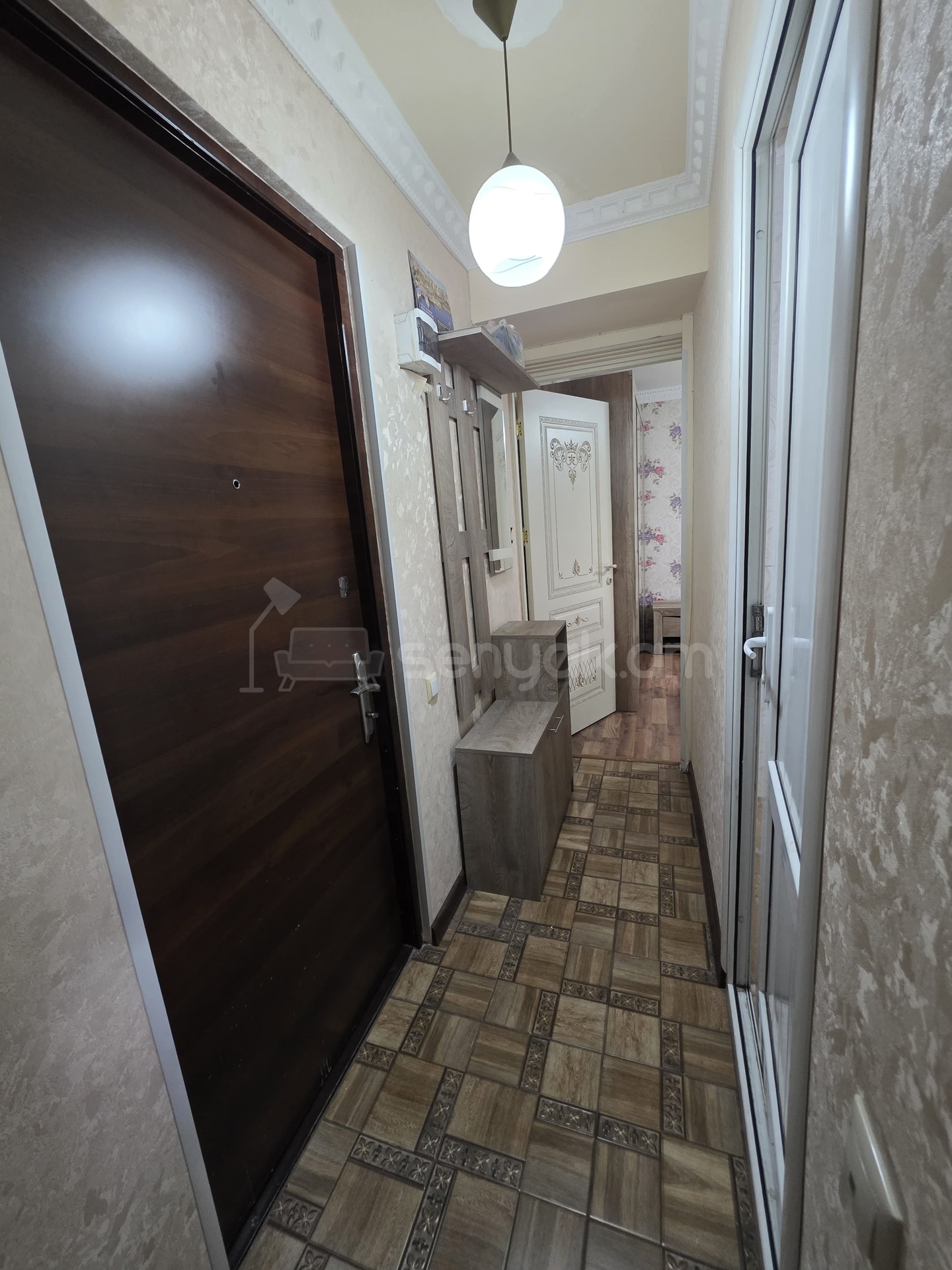 2 Սենյականոց Բնակարան Քարե Շենքում, 50քմ, 3/4 հարկ, Նորմալ Վիճակում, Կահավորված