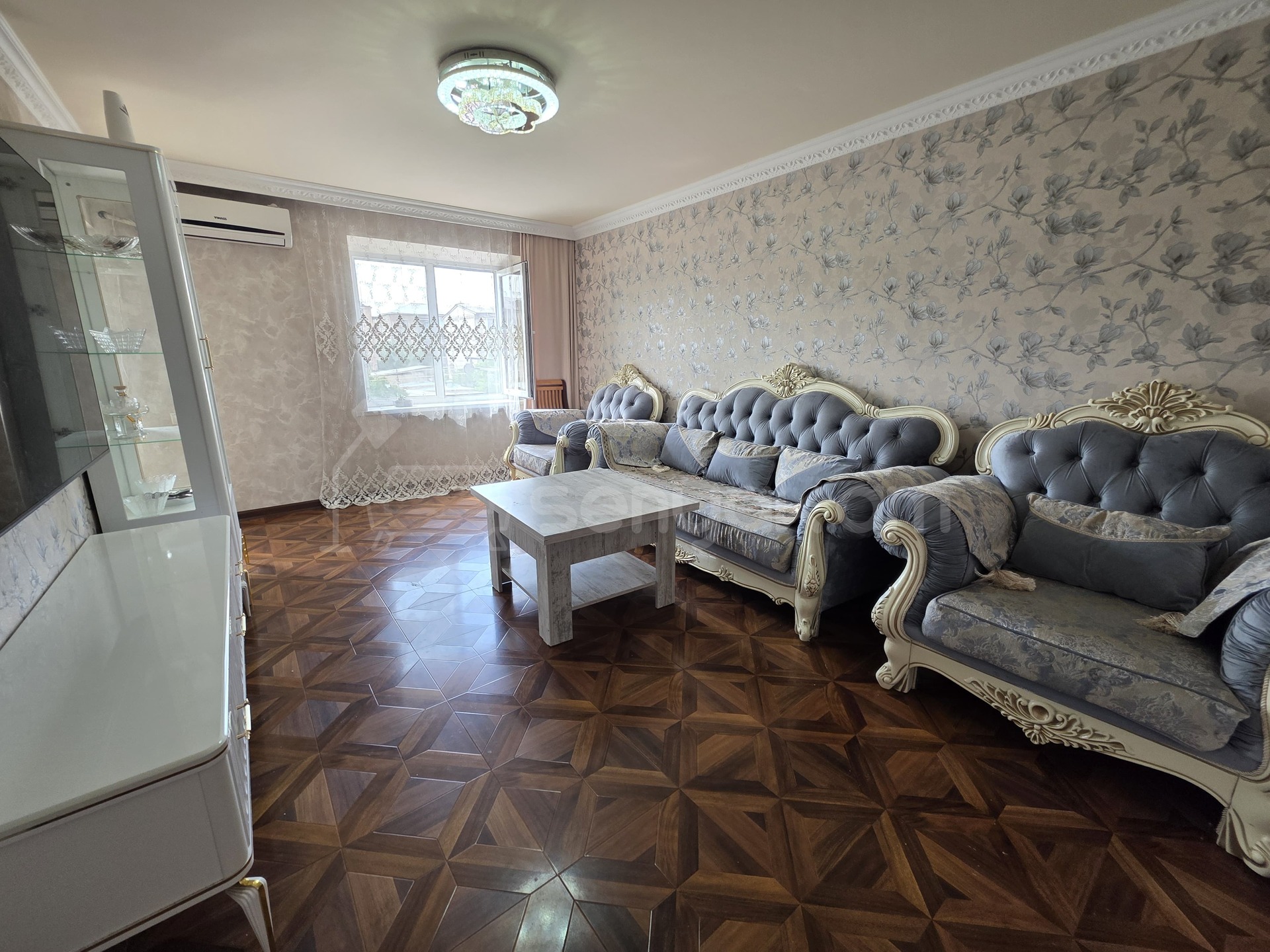 2 Սենյականոց Բնակարան Քարե Շենքում, 50քմ, 3/4 հարկ, Նորմալ Վիճակում, Կահավորված