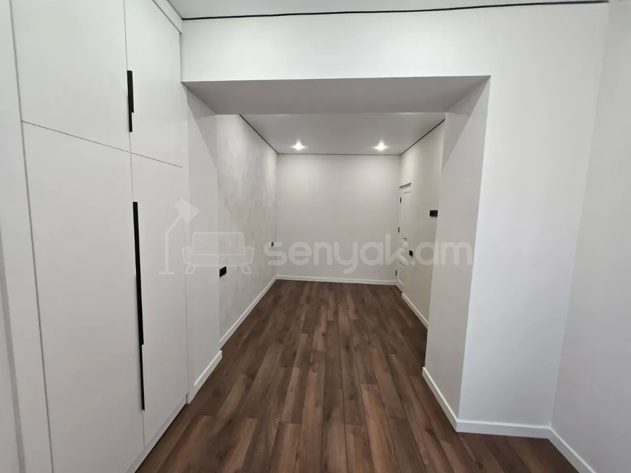 3 Սենյականոց Բնակարան Քարե Շենքում, 61քմ, 4/5 հարկ, Կապիտալ Վերանորոգված