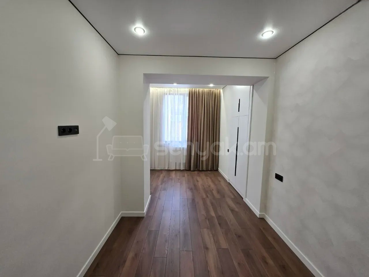 3 Սենյականոց Բնակարան Քարե Շենքում, 61քմ, 4/5 հարկ, Կապիտալ Վերանորոգված