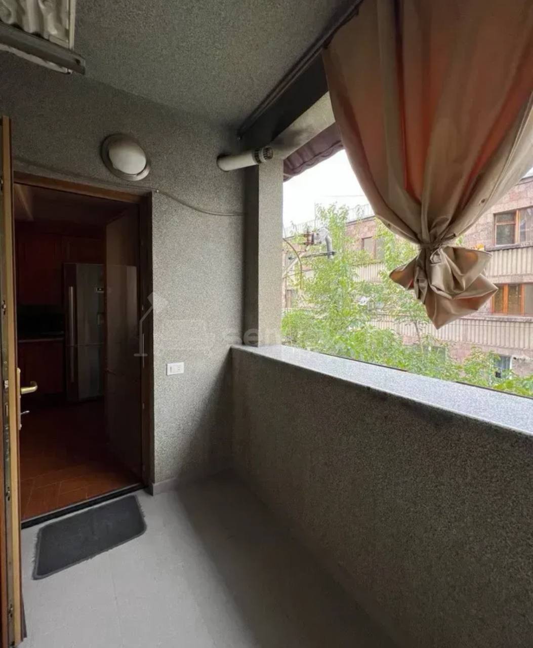 4 Սենյականոց Բնակարան Քարե Շենքում, 150քմ, 4/5 հարկ, Կապիտալ Վերանորոգված, Կահավորված, Արևկող