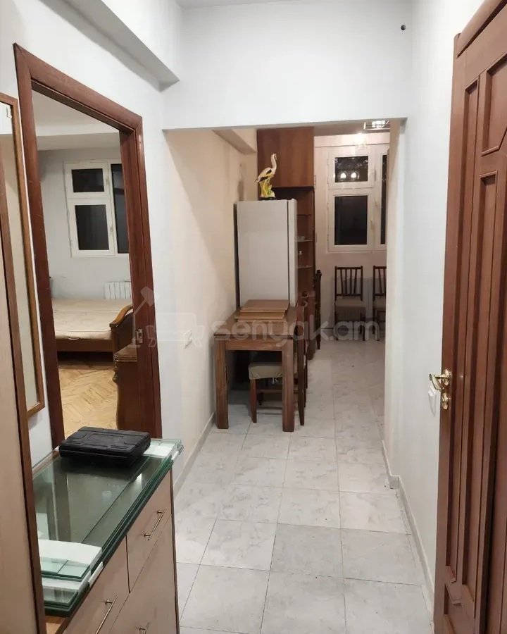 1 Սենյականոց Բնակարան Քարե Շենքում, 42քմ, 1/9 հարկ, Կապիտալ Վերանորոգված, Կահավորված