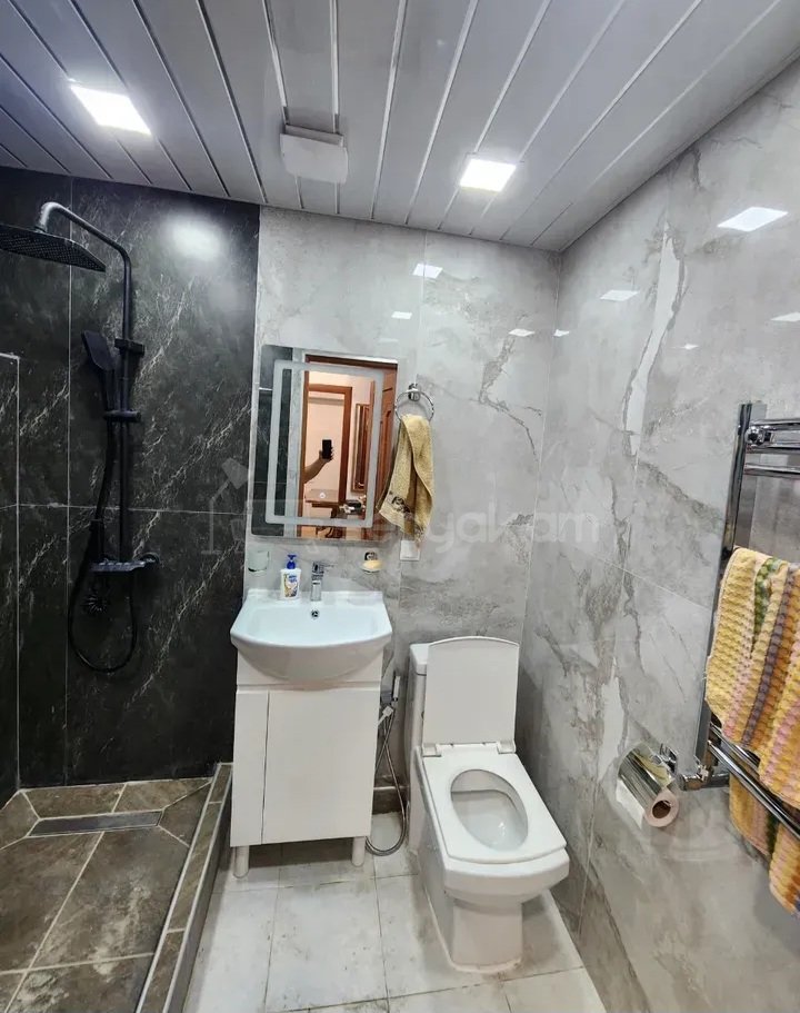 1 Սենյականոց Բնակարան Քարե Շենքում, 42քմ, 1/9 հարկ, Կապիտալ Վերանորոգված, Կահավորված