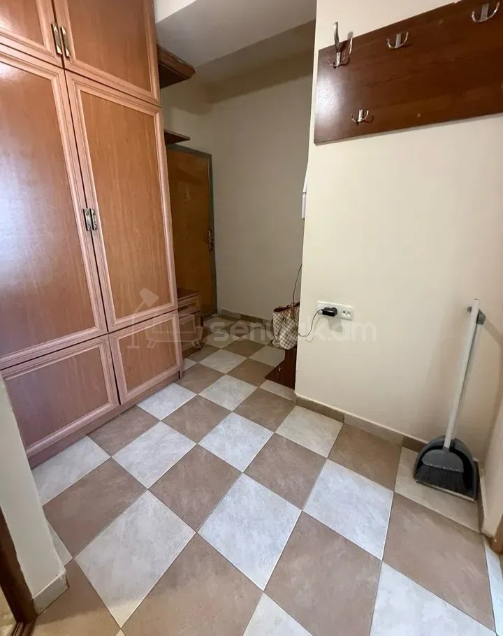 2 Սենյականոց Բնակարան Քարե Շենքում, 46քմ, 9/9 հարկ, Կապիտալ Վերանորոգված, Կահավորված