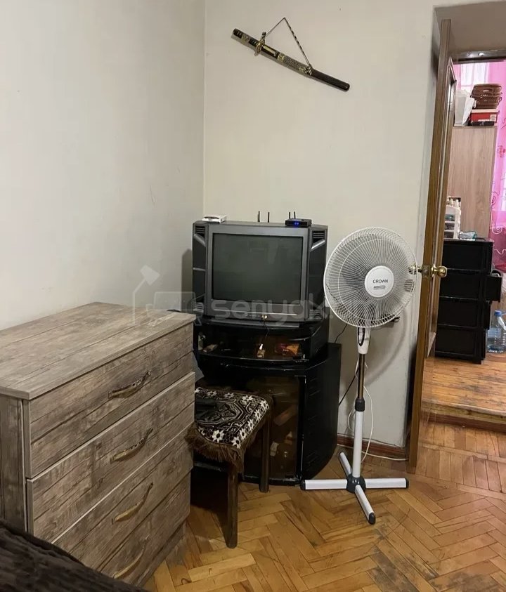 1 Սենյականոց Բնակարան Քարե Շենքում, 48քմ, 2/5 հարկ, Կապիտալ Վերանորոգված, Կահավորված