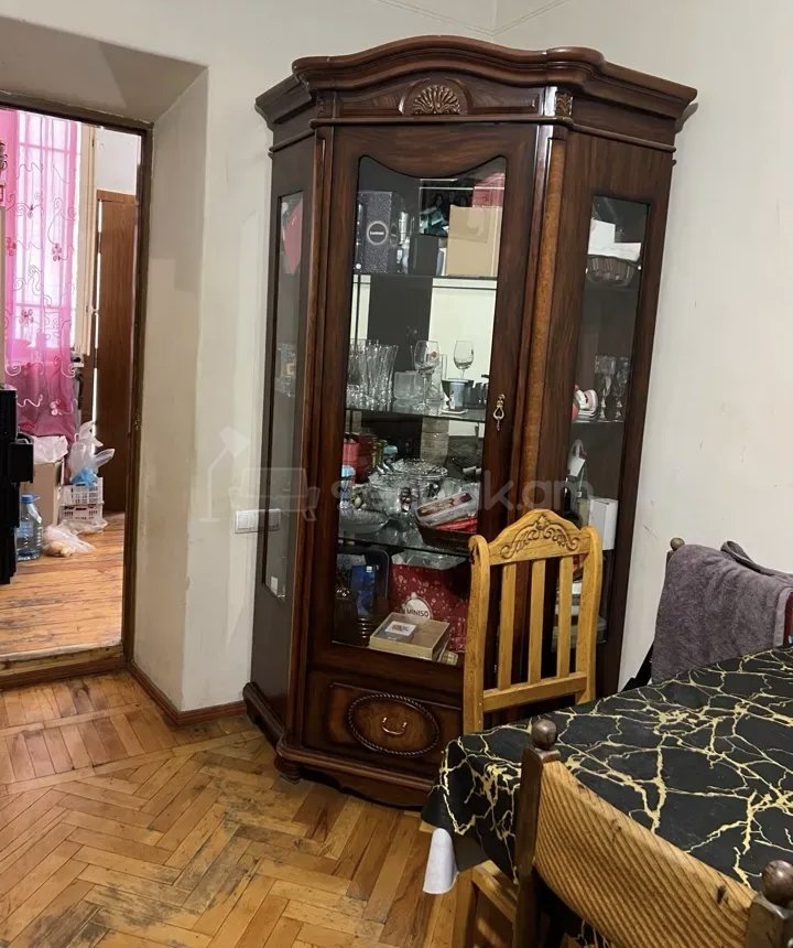 1 Սենյականոց Բնակարան Քարե Շենքում, 48քմ, 2/5 հարկ, Կապիտալ Վերանորոգված, Կահավորված