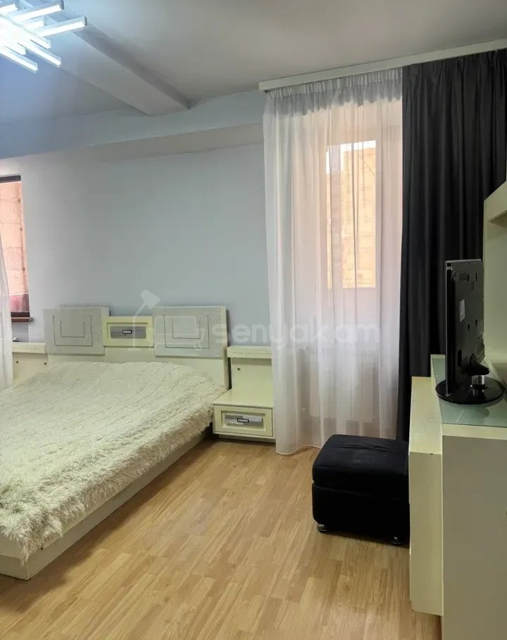 2 Սենյականոց Բնակարան Քարե Շենքում, 74քմ, 4/9 հարկ, Կապիտալ Վերանորոգված, Կահավորված