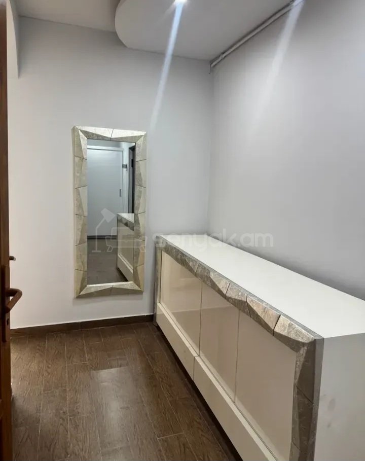 2 Սենյականոց Բնակարան Քարե Շենքում, 74քմ, 4/9 հարկ, Կապիտալ Վերանորոգված, Կահավորված