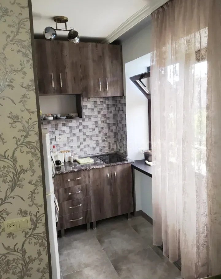 1 Սենյականոց Բնակարան Քարե Շենքում, 31քմ, 3/5 հարկ, Կապիտալ Վերանորոգված, Կահավորված