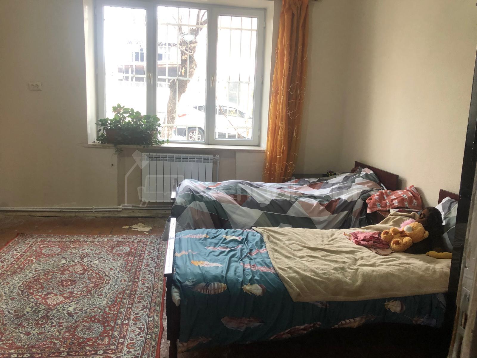 3 Սենյականոց Բնակարան Քարե Շենքում, 105քմ, 1/3 հարկ, Կոսմետիկ Վերանորոգված