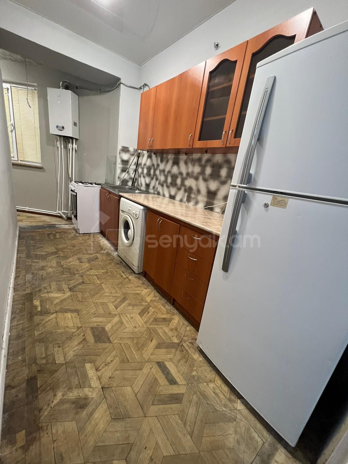 3 Սենյականոց Բնակարան Քարե Շենքում, 105քմ, 1/3 հարկ, Կոսմետիկ Վերանորոգված