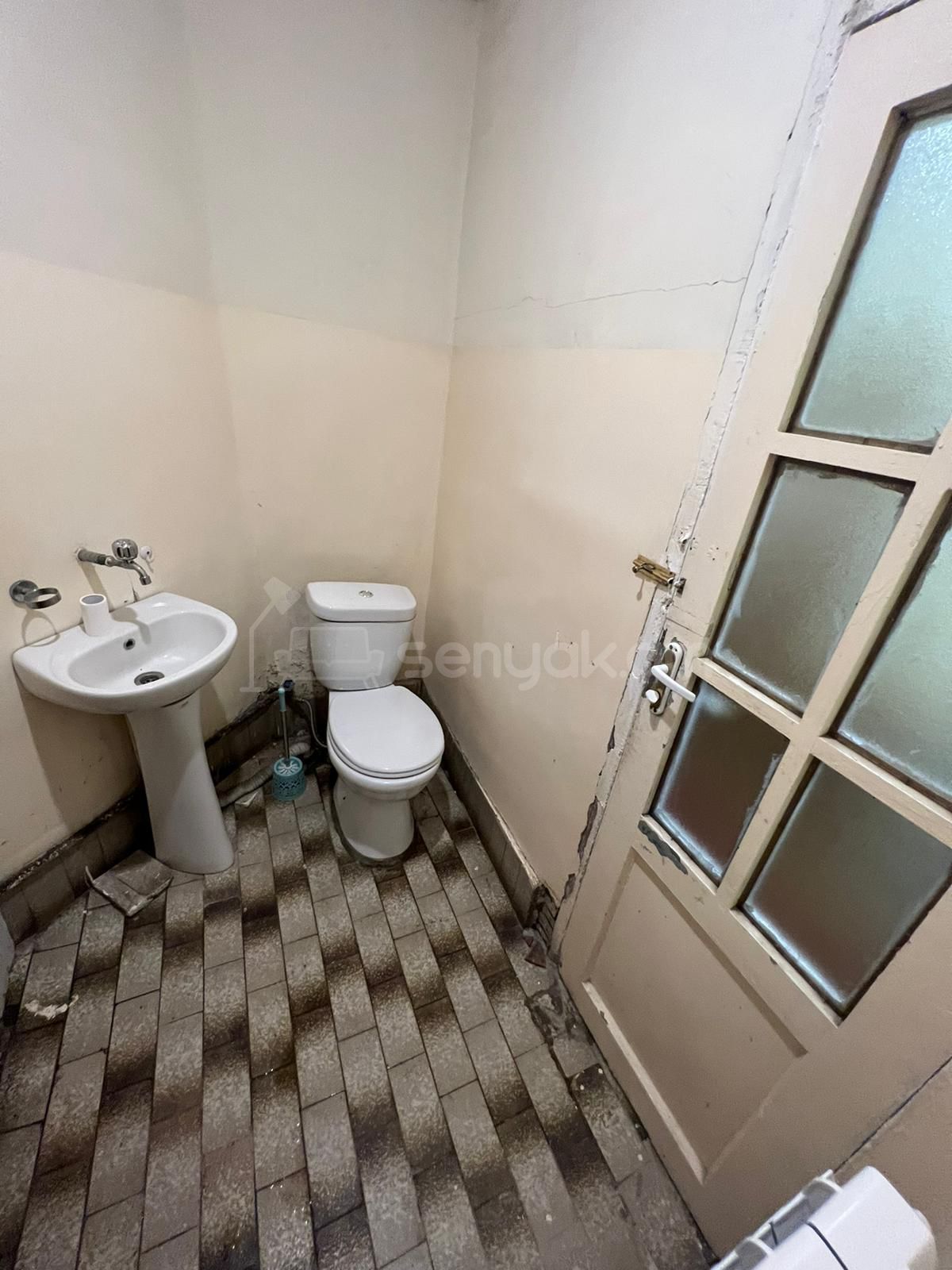 3 Սենյականոց Բնակարան Քարե Շենքում, 105քմ, 1/3 հարկ, Կոսմետիկ Վերանորոգված