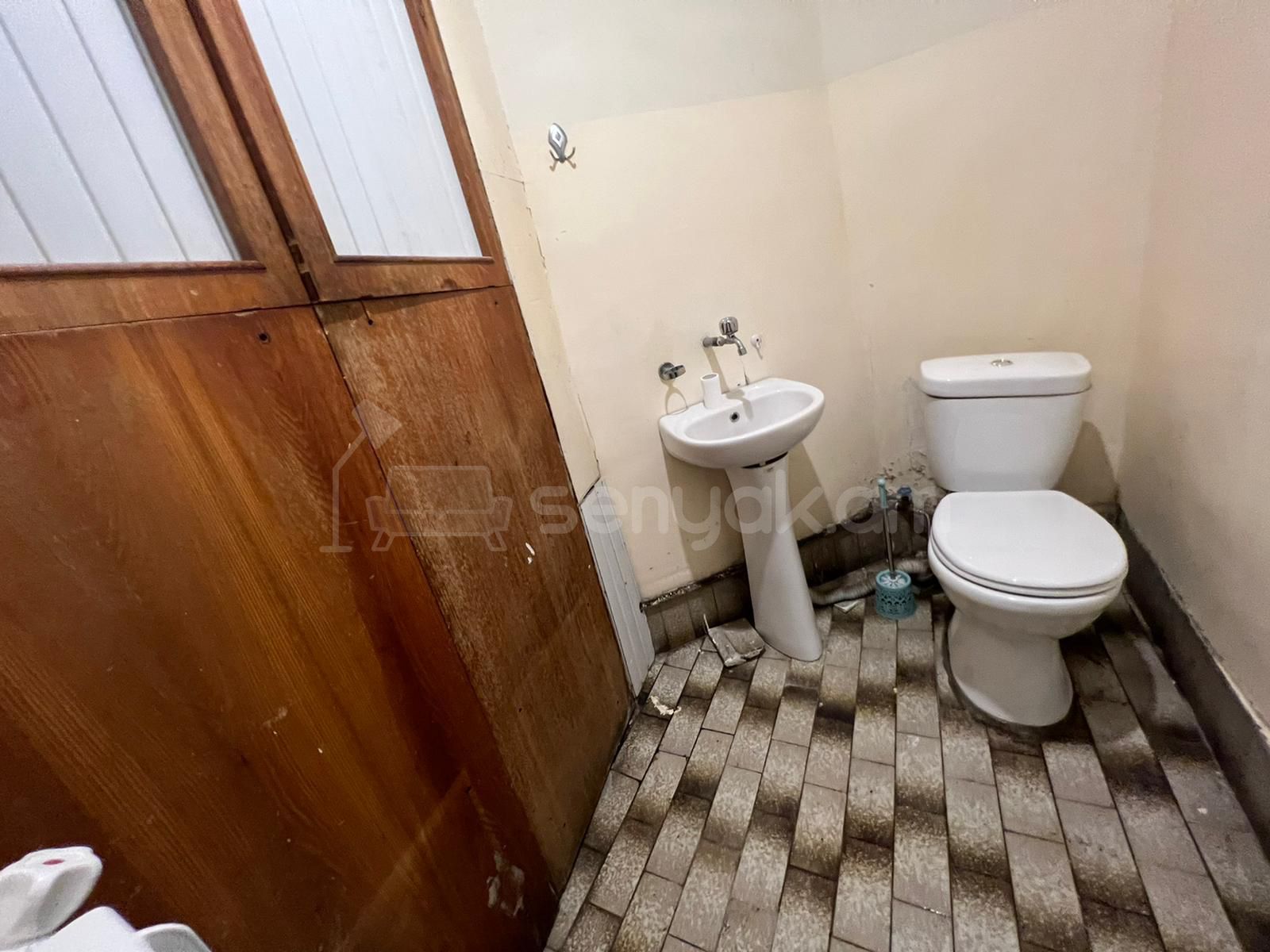 3 Սենյականոց Բնակարան Քարե Շենքում, 105քմ, 1/3 հարկ, Կոսմետիկ Վերանորոգված
