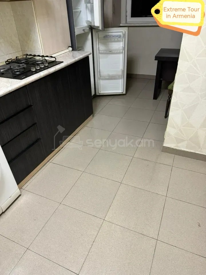 1 Սենյականոց Բնակարան Քարե Շենքում, 48քմ, 1/5 հարկ, Նորմալ Վիճակում, Կահավորված, Արևկող