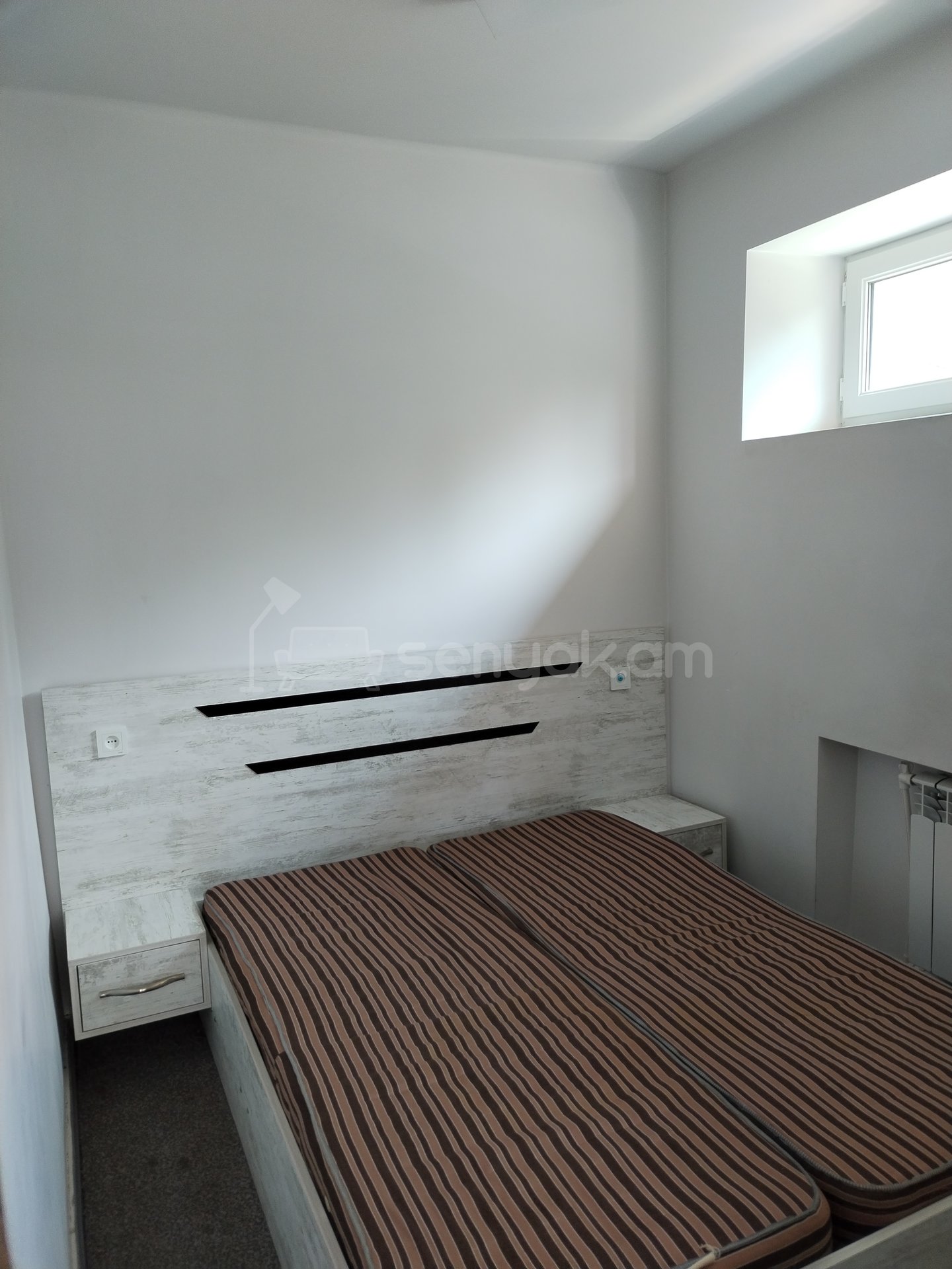 1 Սենյականոց Բնակարան Քարե Շենքում, 48քմ, 1/5 հարկ, Նորմալ Վիճակում, Կահավորված, Արևկող