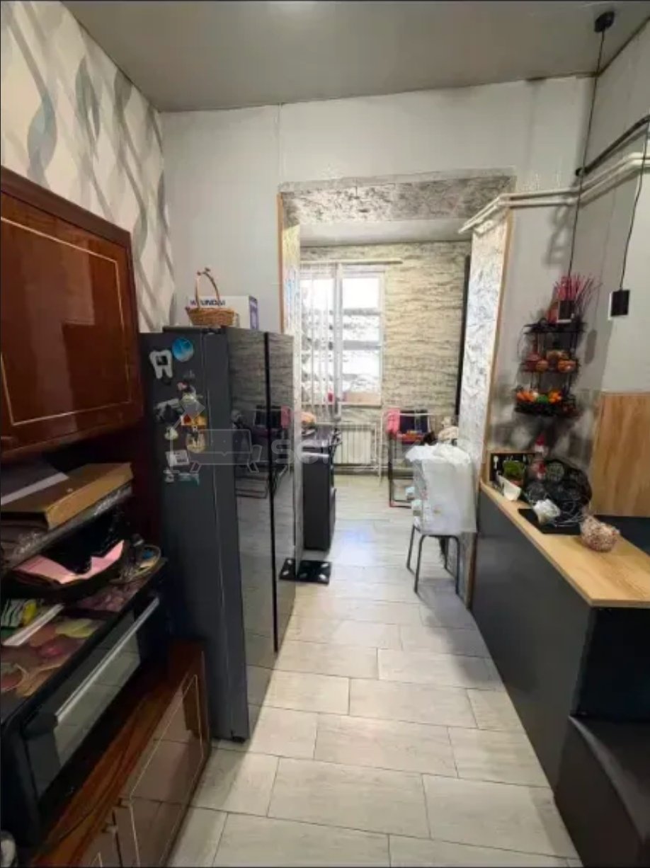 3 Սենյականոց Բնակարան Քարե Շենքում, 73քմ, 3/3 հարկ, Նորմալ Վիճակում