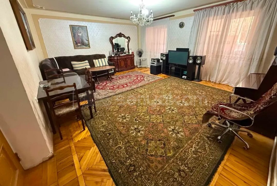 4 Սենյականոց Բնակարան Քարե Շենքում, 83քմ, 1/5 հարկ, Նորմալ Վիճակում, Կահավորված, Արևկող