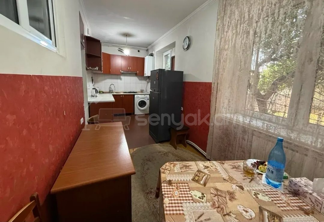 4 Սենյականոց Բնակարան Քարե Շենքում, 83քմ, 1/5 հարկ, Նորմալ Վիճակում, Կահավորված, Արևկող