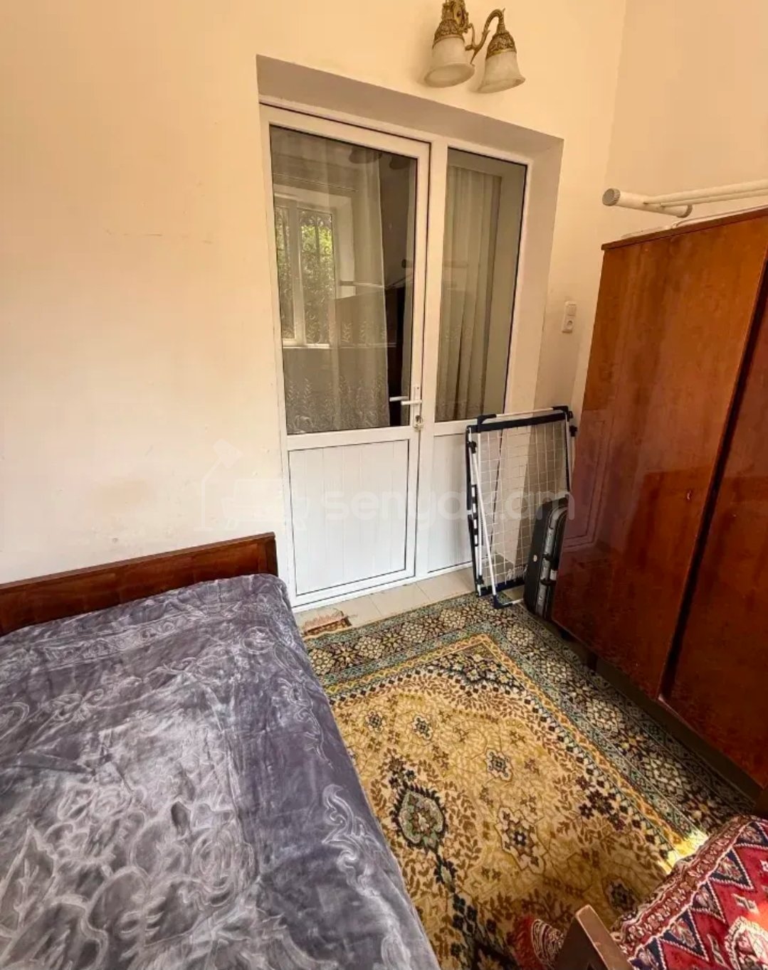 4 Սենյականոց Բնակարան Քարե Շենքում, 83քմ, 1/5 հարկ, Նորմալ Վիճակում, Կահավորված, Արևկող