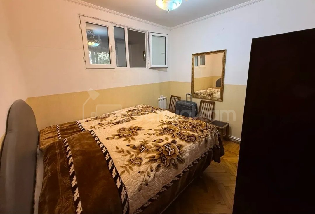 4 Սենյականոց Բնակարան Քարե Շենքում, 83քմ, 1/5 հարկ, Նորմալ Վիճակում, Կահավորված, Արևկող