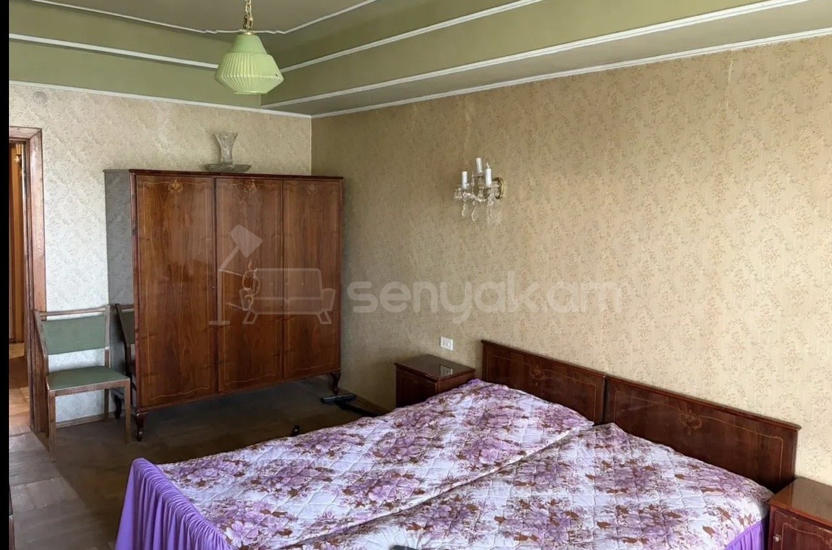 2 Սենյականոց Բնակարան Քարե Շենքում, 80քմ, 3/9 հարկ, Նորմալ Վիճակում, Կահավորված