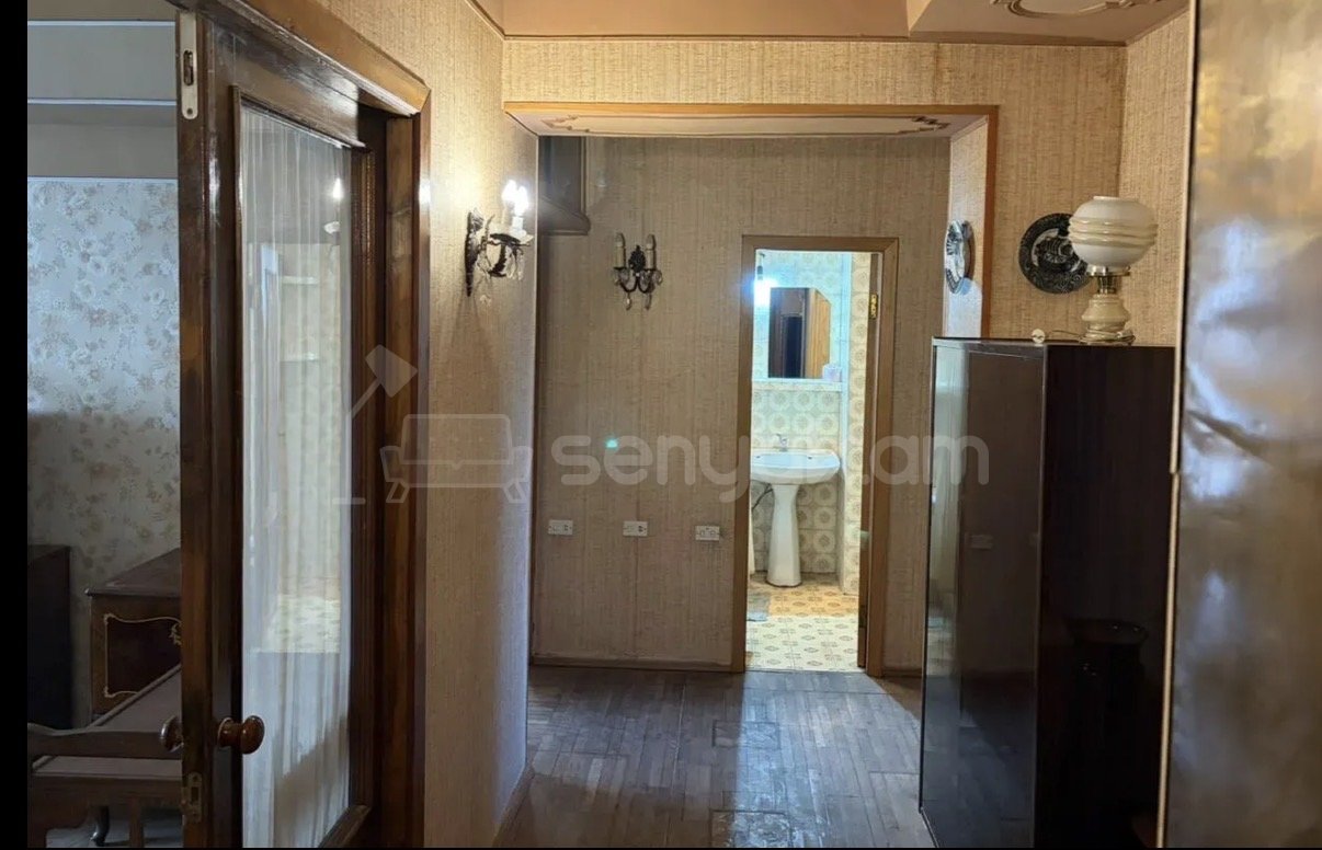 2 Սենյականոց Բնակարան Քարե Շենքում, 80քմ, 3/9 հարկ, Նորմալ Վիճակում, Կահավորված