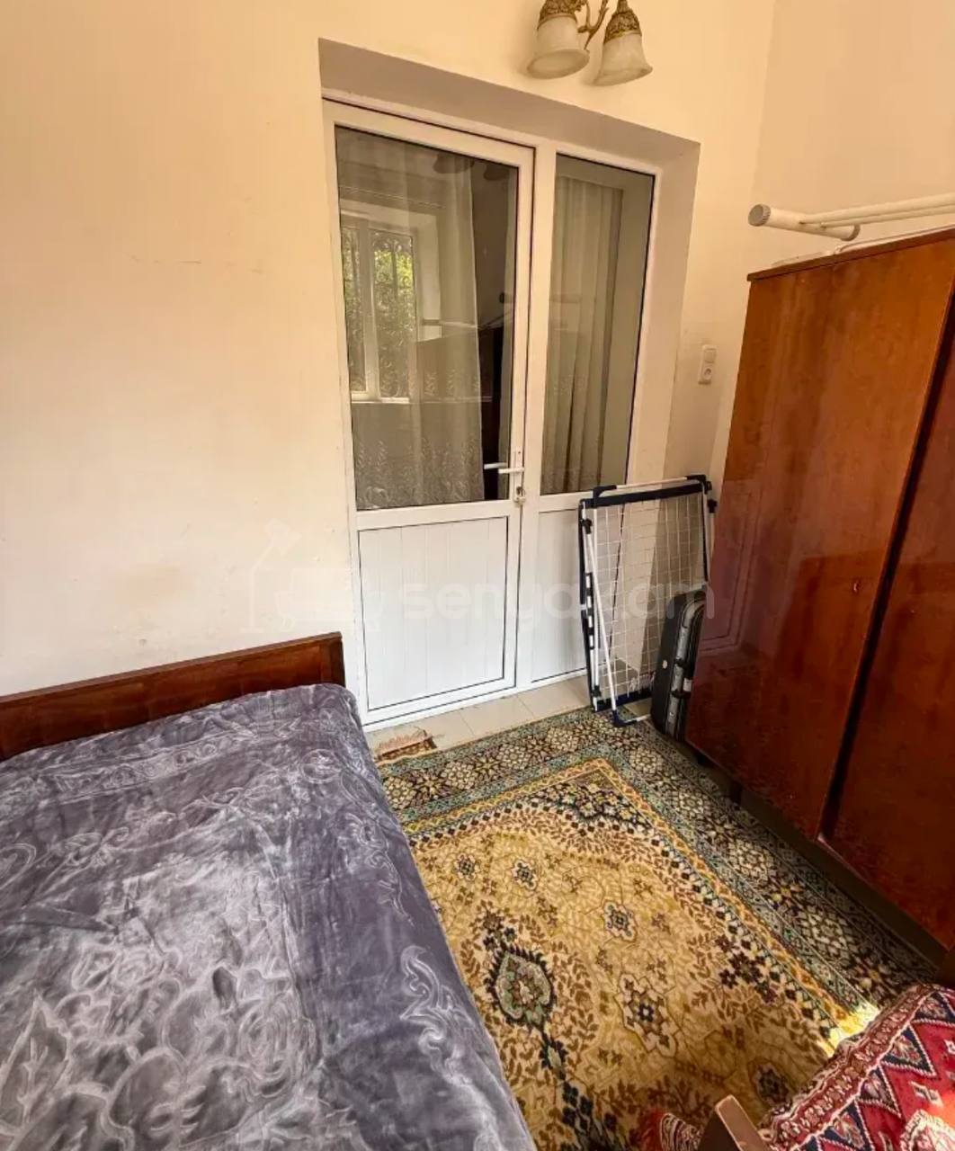 4 Սենյականոց Բնակարան Քարե Շենքում, 82քմ, 1/5 հարկ, Նորմալ Վիճակում, Կահավորված