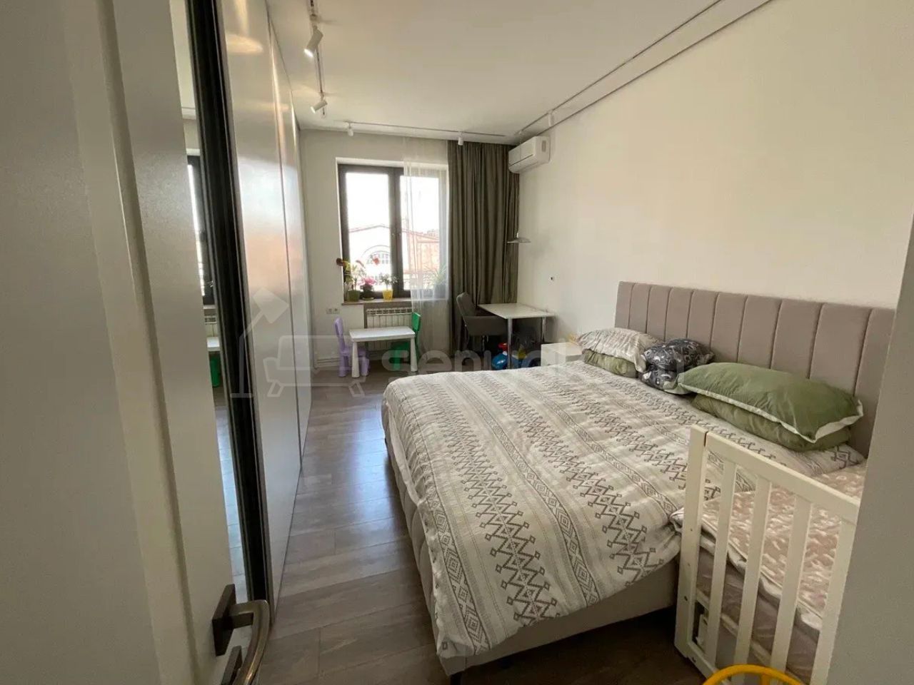 4 Սենյականոց Բնակարան Քարե Շենքում, 110քմ, 5/5 հարկ, Կոսմետիկ Վերանորոգված